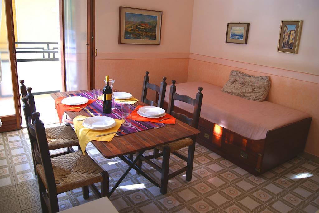 La Terrazza Tra Pini E Mare Apartment San Bartolomeo Al Mare Room photo